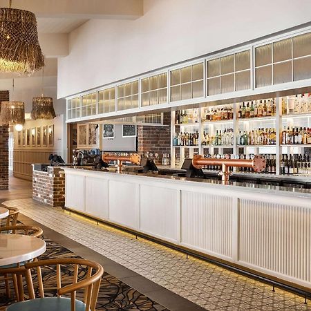 The Beachcomber Hotel & Resort, Ascend Hotel Collection 투클리 외부 사진 The bar at the River Cottage Cafe