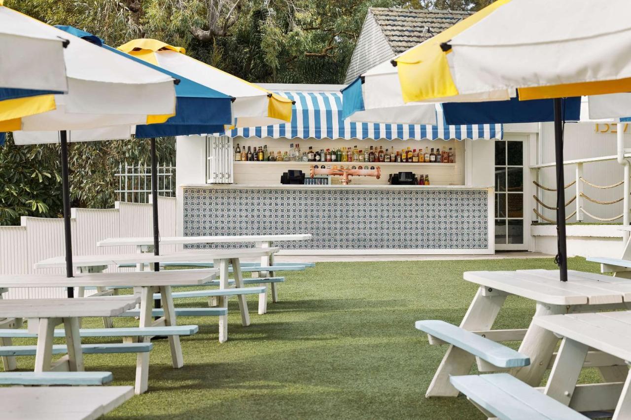The Beachcomber Hotel & Resort, Ascend Hotel Collection 투클리 외부 사진 The bar at the Standard