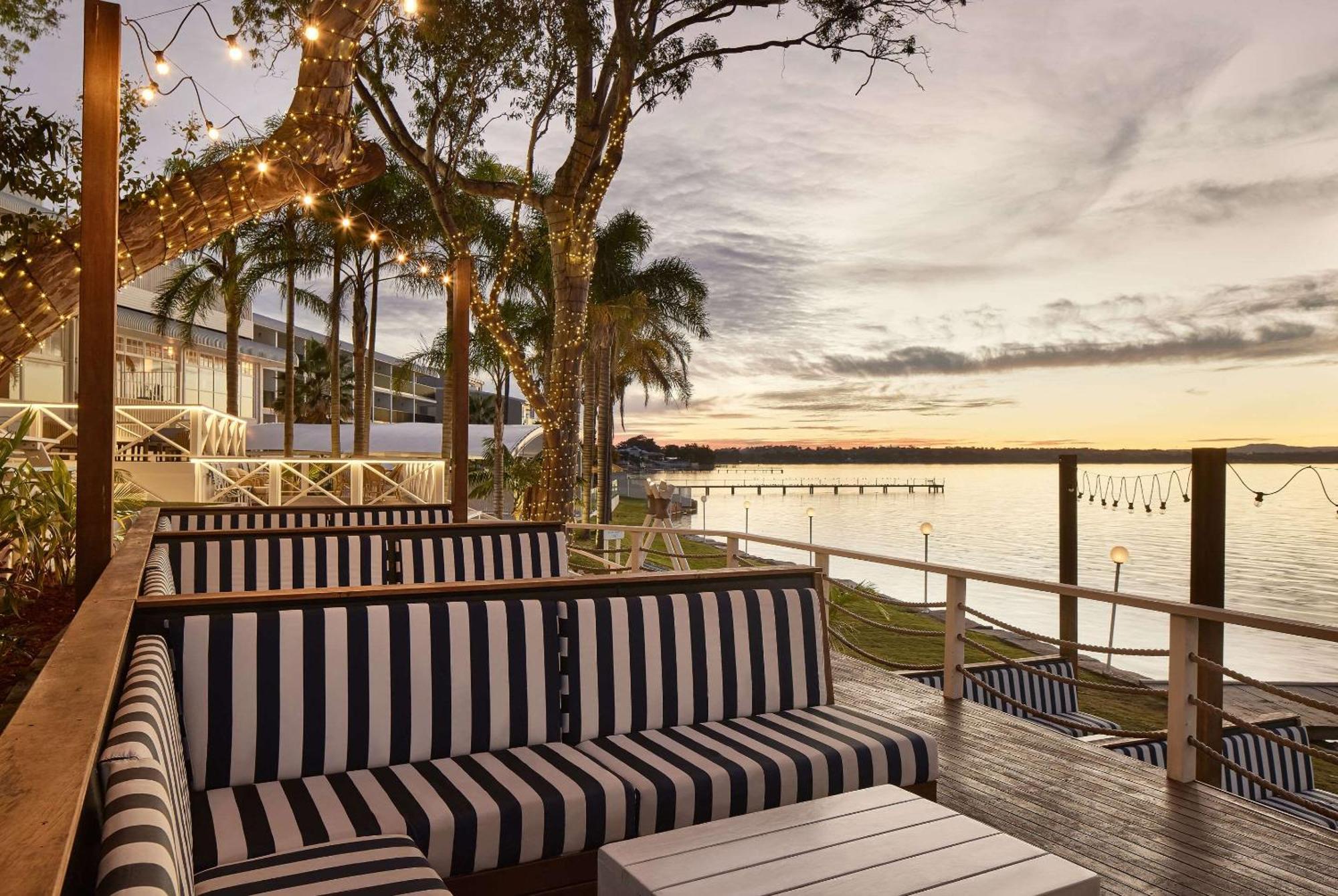 The Beachcomber Hotel & Resort, Ascend Hotel Collection 투클리 외부 사진 The Deck at the Bayview Hotel