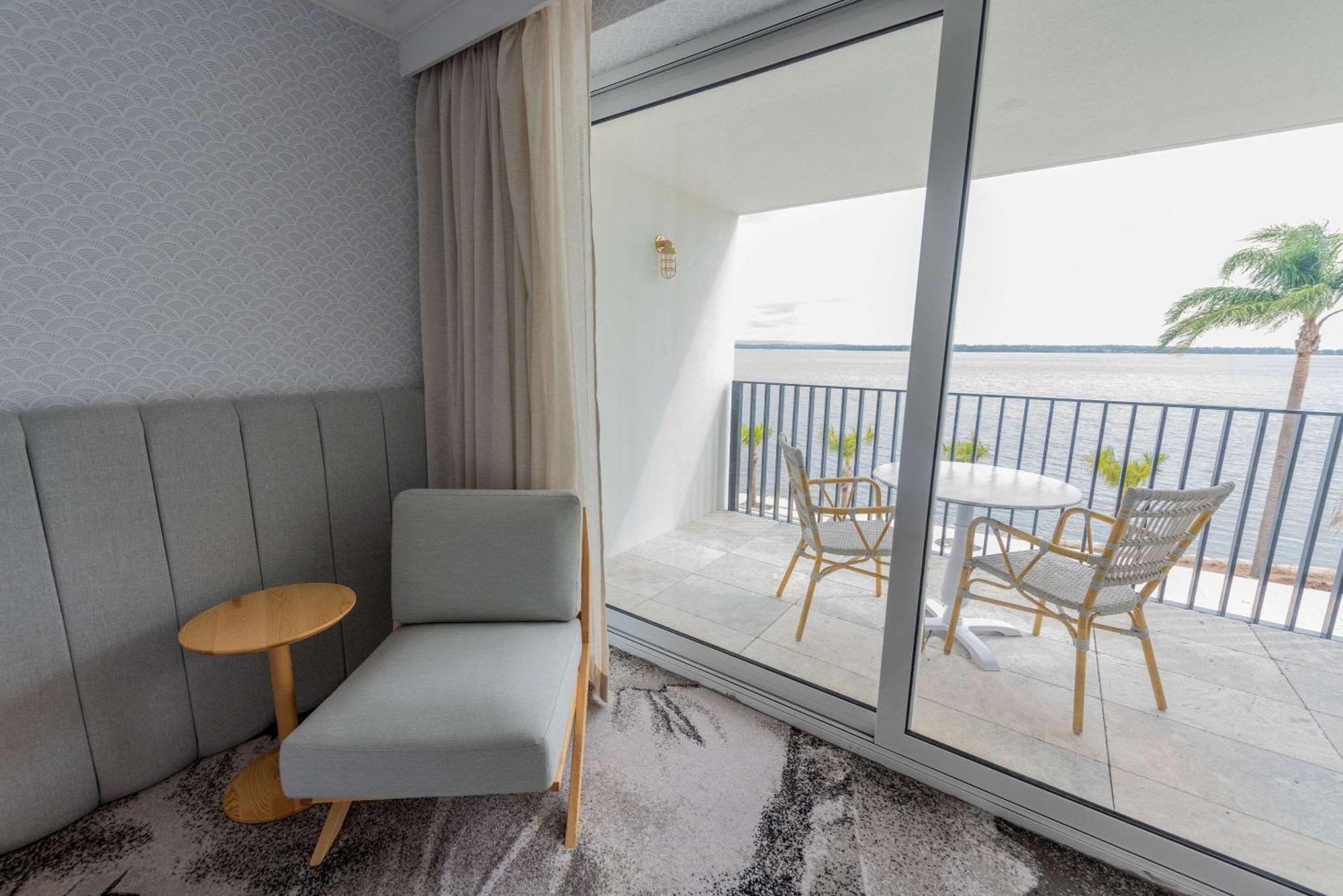 The Beachcomber Hotel & Resort, Ascend Hotel Collection 투클리 외부 사진 A room at the hotel